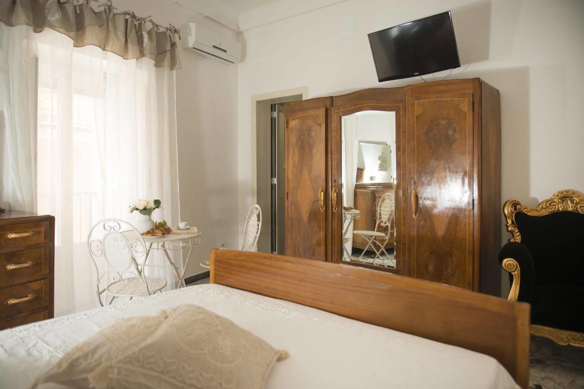 Dimora Cappuccini Guest House Cisternino Eksteriør billede